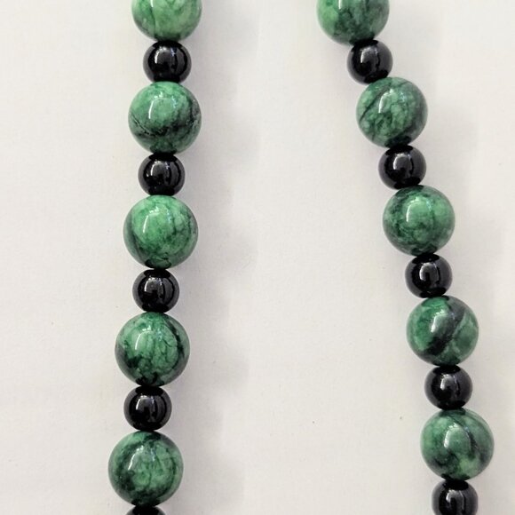 VTG Green Malachite Stone Graduated Beaded Necklace - Picture 3 of 3